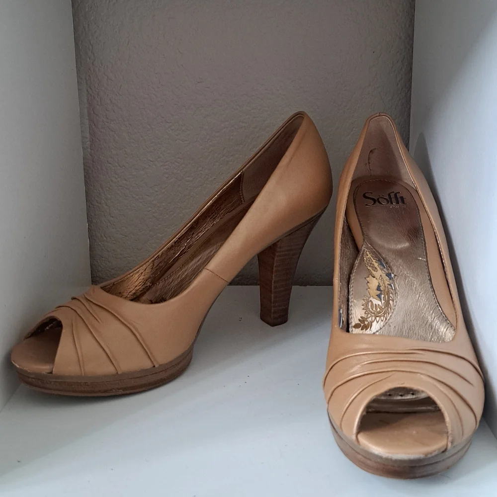 Sofft Tan Leather Peep Toe Pumps Heels Size 10